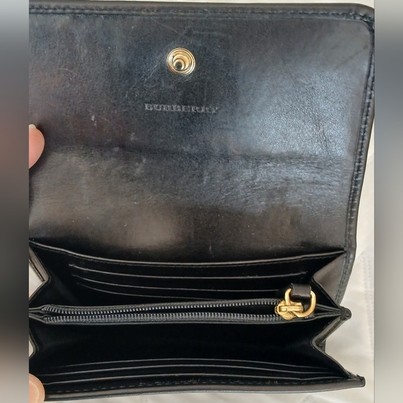New-Authentic-Burberry LEATHER wallet w/ Signature Gold Tone Hardware-front snap - Picture 13 of 14